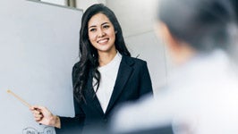 Khóa học “Pru Khởi nghiệp” và huấn luyện kỹ năng xuyên suốt 12 tháng