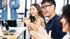 Hoạt động kết nối thường xuyên. Vinh danh những cá nhân xuất sắc