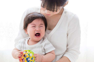 Cha mẹ cần làm gì khi trẻ hay hoảng sợ