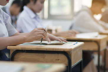 Làm gì khi giáo viên gọi điện phàn nàn về con?