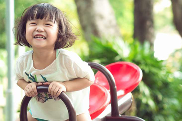 Trao thái độ sống tích cực cho trẻ