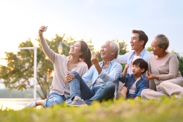 5 khoảng cách trong gia đình hiện đại: Cách thấu hiểu và vượt qua