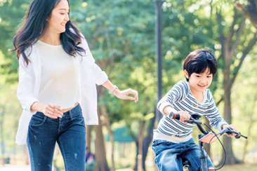 Cách dạy con ở phương Đông và phương Tây: Khác nhau thế nào?