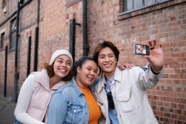 Gen Z và những suy nghĩ tiêu cực: Thấu hiểu để thoát ra