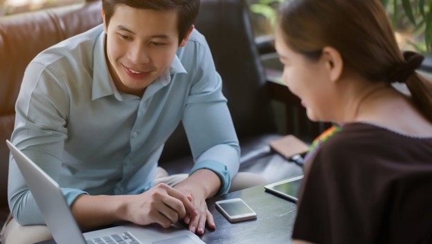 Có nên mua bảo hiểm nhân thọ cho vợ chồng? Lưu ý cần biết 