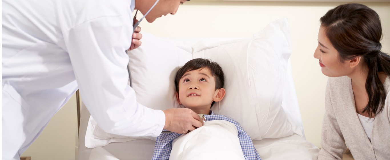 Con nằm viện bố mẹ được hưởng bảo hiểm không? Quyền lợi thế nào?