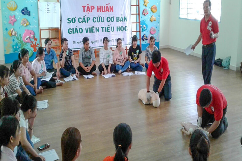 Tập huấn SCC cho giáo viên: Hội Chữ thập đỏ tại Hà Nội và TP. Hồ Chí Minh