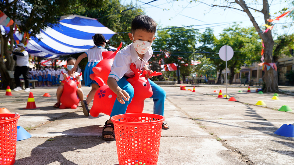 Các trò chơi vận động có lồng ghép kiến thức an toàn giao thông được học sinh nhiệt tình hưởng ứng