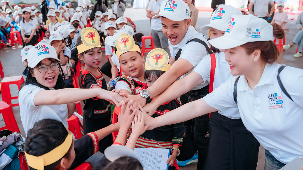 Đội thi đại diện 3 tỉnh tham gia cuộc thi Siêu nhí an toàn cấp liên tỉnh