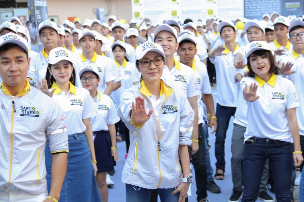 Đại sứ Dương Tử Quỳnh cùng nhảy flashmob