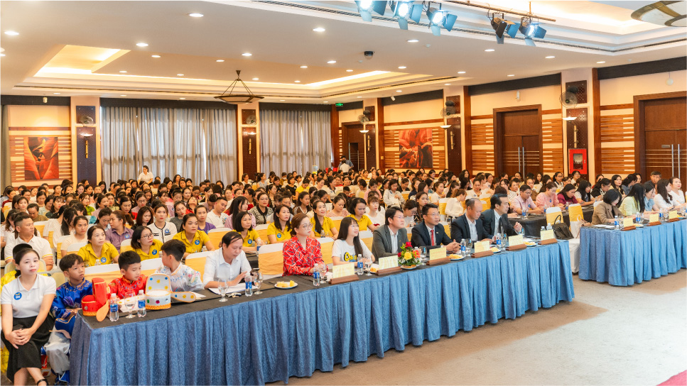 Học sinh trường tình thương Ái Linh