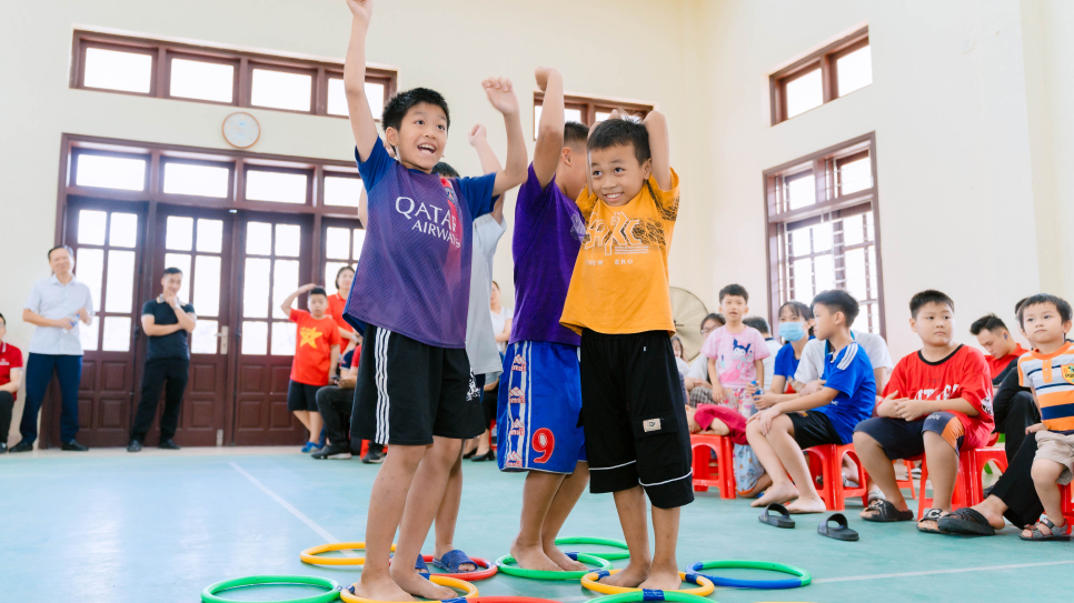 Các tình nguyện viên thiết kế hoạt động vui chơi