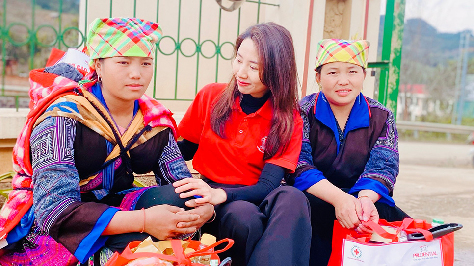 Prudential thăm hỏi bà con tại Yên Bái