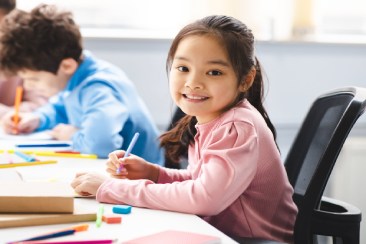 Bảo hiểm an sinh giáo dục là gì? Có nên mua cho con không?