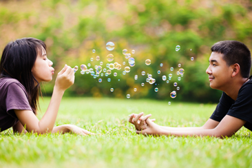 Khi con học cấp 2 đã yêu: Giải mã tâm lý & điều cha mẹ cần làm