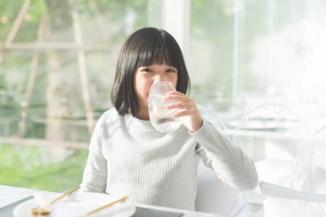Dạy trẻ cách cư xử tử tế bắt đầu từ đâu?