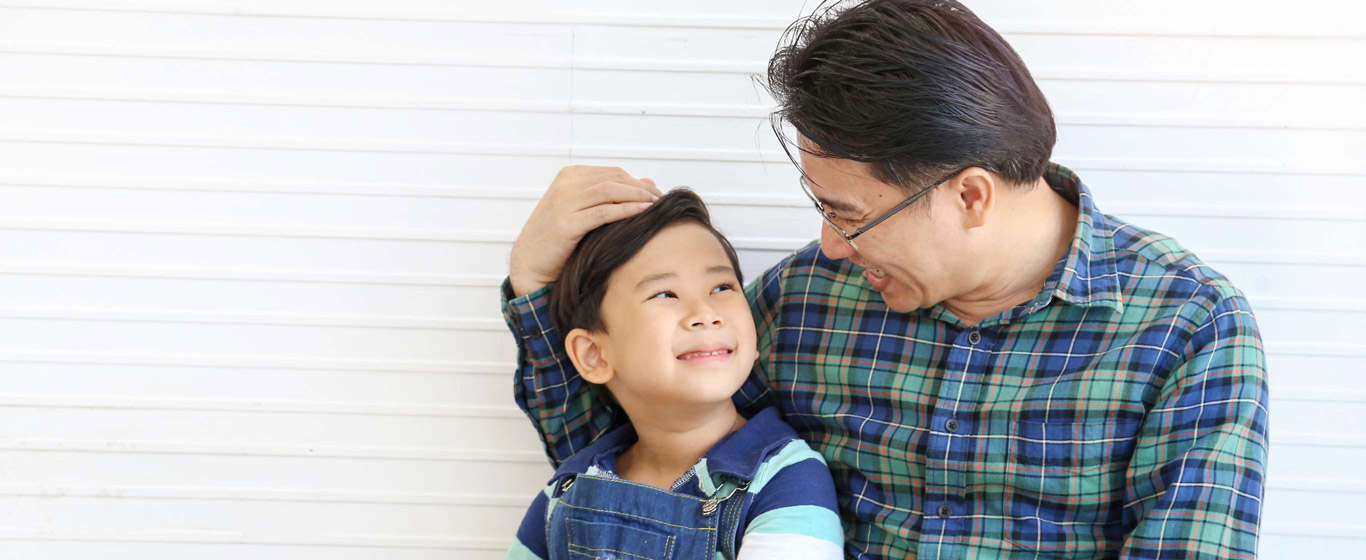 Thể hiện sự khen ngợi trẻ như thế nào cho phù hợp? | Prudential Việt Nam