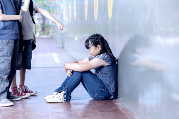 Bạo lực học đường là gì? Phân loại, biểu hiện và giải pháp