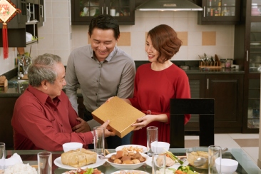 Tặng quà Tết nên chú trọng vào “của cho” hay “cách cho