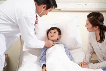 Con nằm viện bố mẹ được hưởng bảo hiểm không? Quyền lợi thế nào?