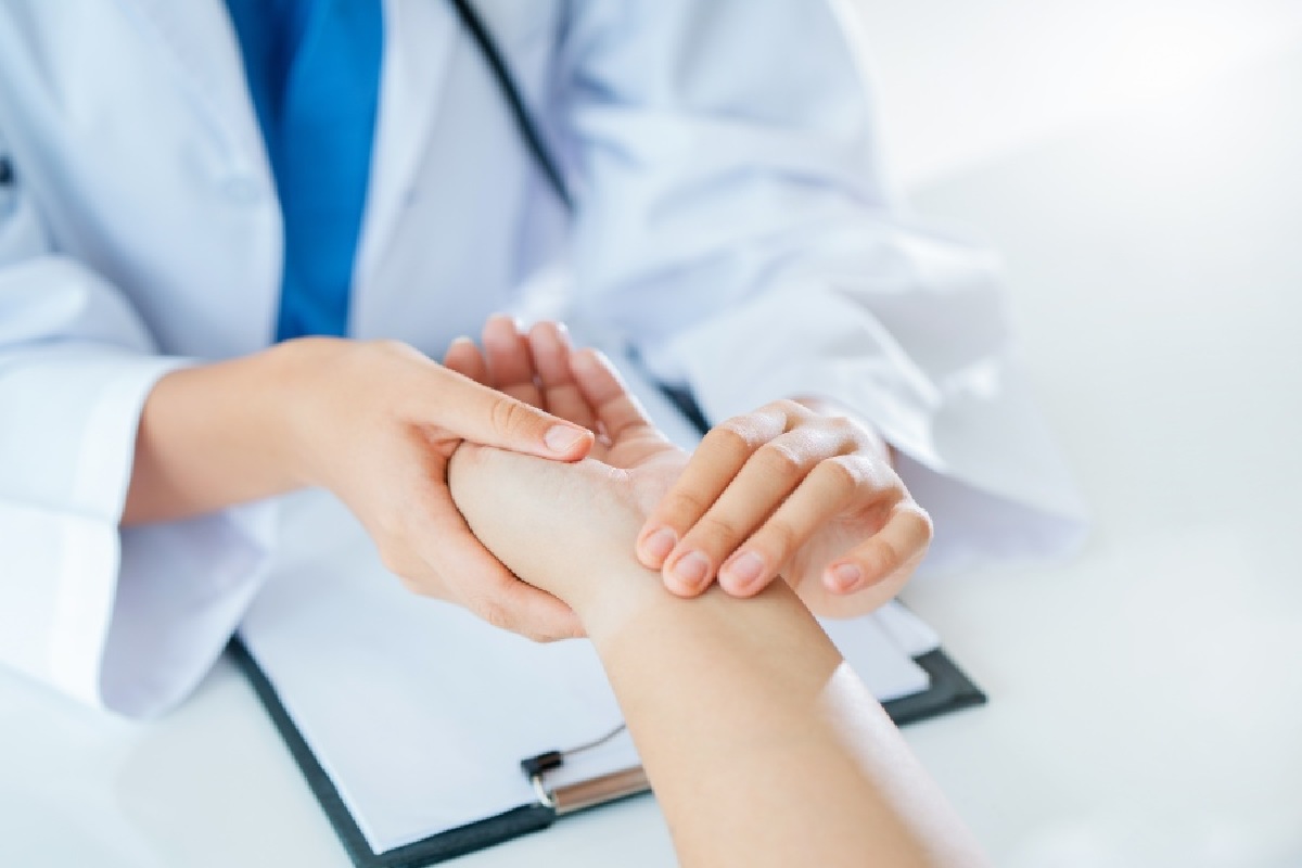 40-tuoi-nen-mua-bao-hiem-gi-de-an-tam-tan-huong-cuoc-song-1200x800-1