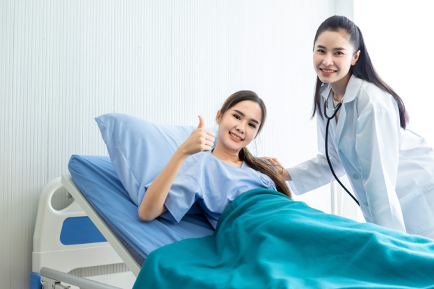 Bệnh nhân hồi phục sau cắt amidan có bảo hiểm y tế.