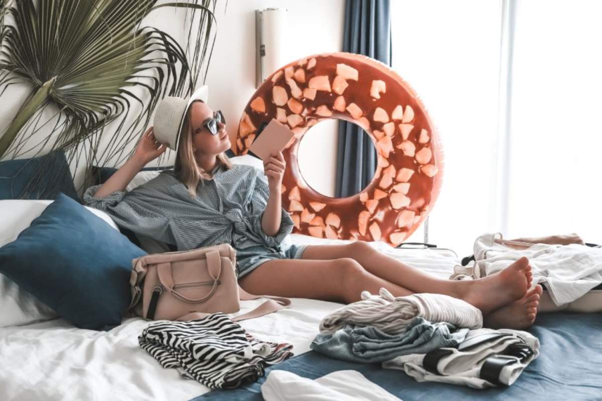 staycation-trao-luu-chua-lanh-ngay-tai-noi-ta-song-1200x800-1