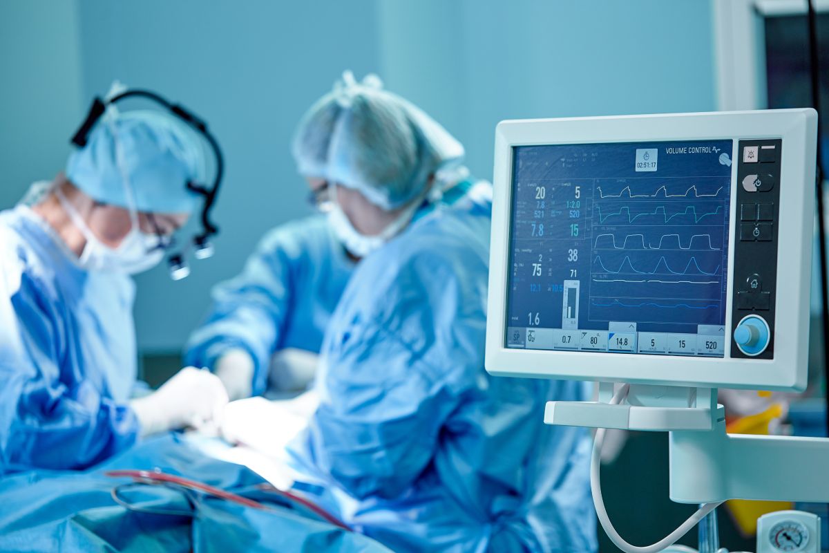 Ca mổ dịch vụ, minh họa quyền lợi thanh toán bảo hiểm.