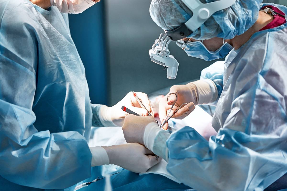 chi-phi-mo-u-xo-tu-cung-co-bao-hiem-y-te-het-bao-nhieu-tien-1200x800-1