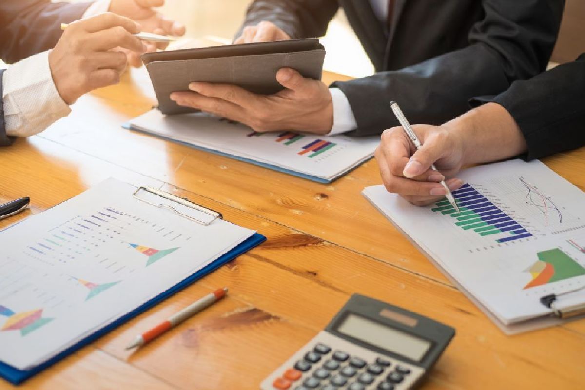 dau-tu-bao-hiem-4-dieu-ban-nen-biet-de-co-lua-chon-hop-ly-1200x800-3