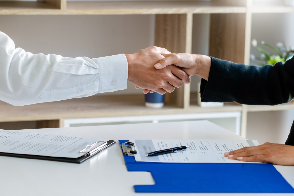 dong-bao-hiem-la-gi-co-gi-khac-voi-cac-loai-hinh-bao-hiem-khac-1200x800-2