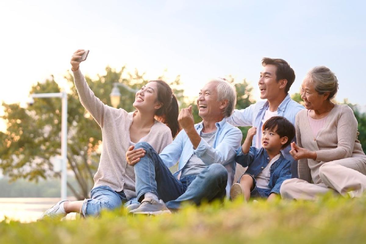 mua-bao-hiem-nhan-tho-cho-bo-me-mon-qua-y-nghia-va-thiet-thuc