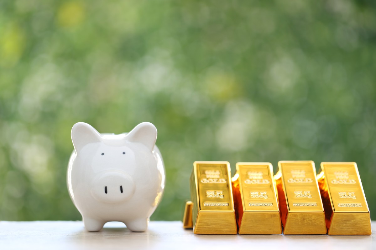 Có 50 triệu nên mua vàng hay gửi tiết kiệm có lợi hơn?