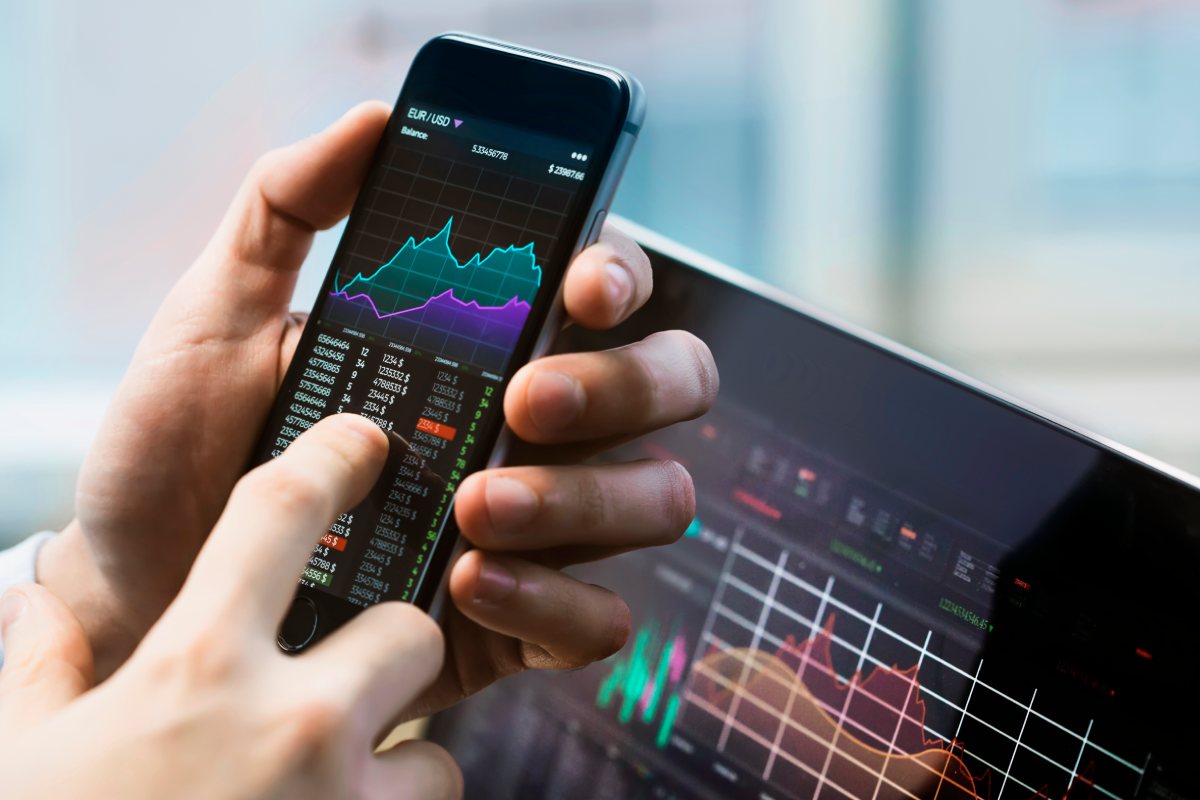 Đầu tư chứng chỉ quỹ là gì? Những lưu ý khi mua chứng chỉ quỹ