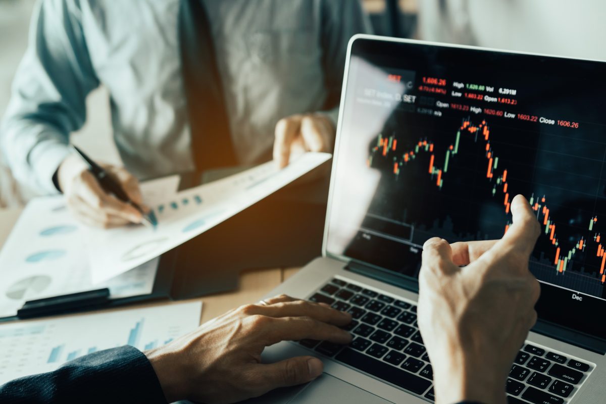 Đầu tư cổ phiếu là gì? 5 mẹo giúp đầu tư cổ phiếu an toàn