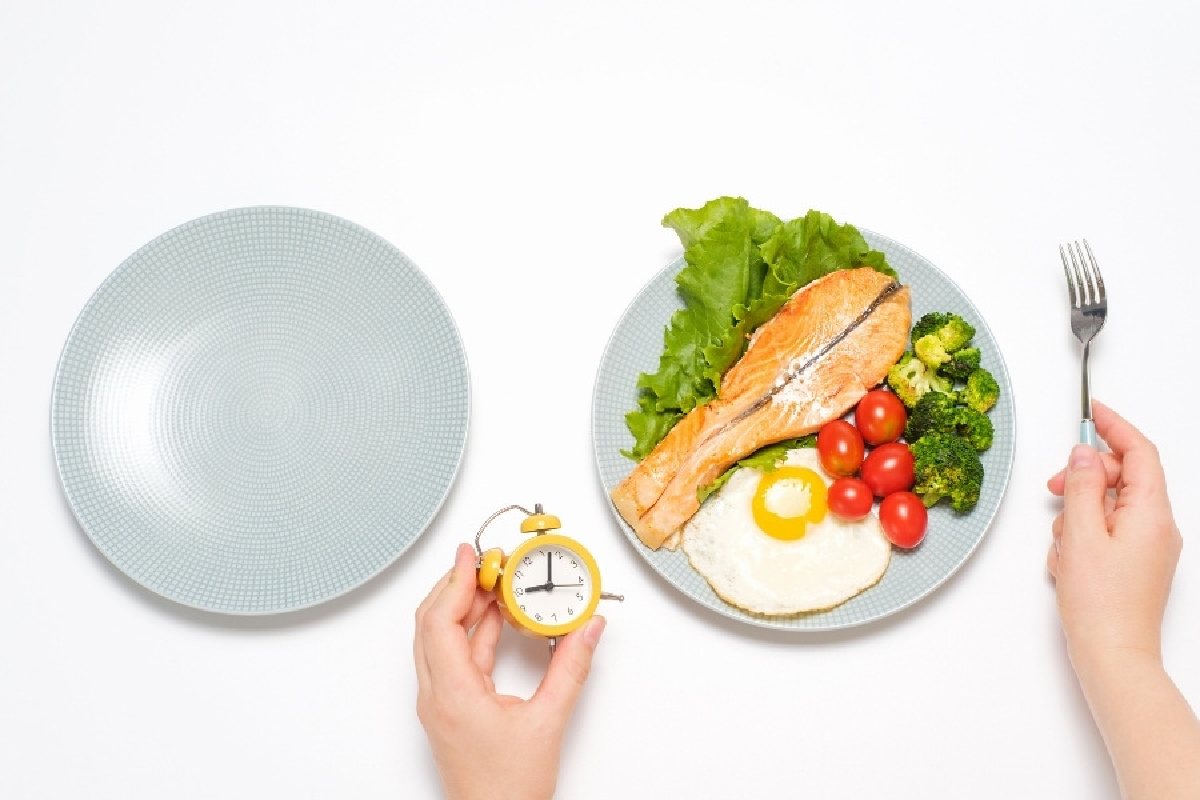 lat-tay-chieu-tro-nhin-an-gian-doan-cua-genz-tot-hay-xau-1200x800-4