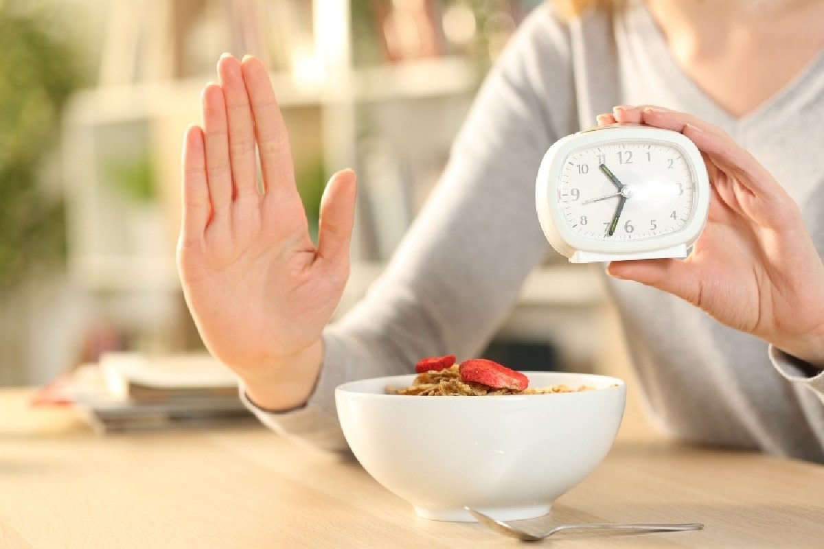 lat-tay-chieu-tro-nhin-an-gian-doan-cua-genz-tot-hay-xau-1200x800-2