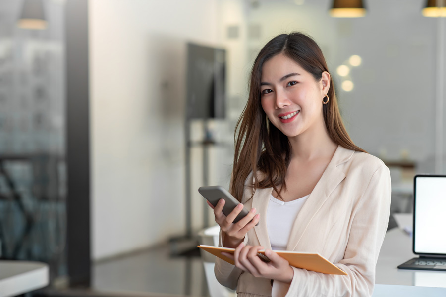 tu-hoa-hau-quy-co-den-hoa-hau-quy-ba-phu-nu-tuoi-nao-cung-can-phai-dep-1200x800-1