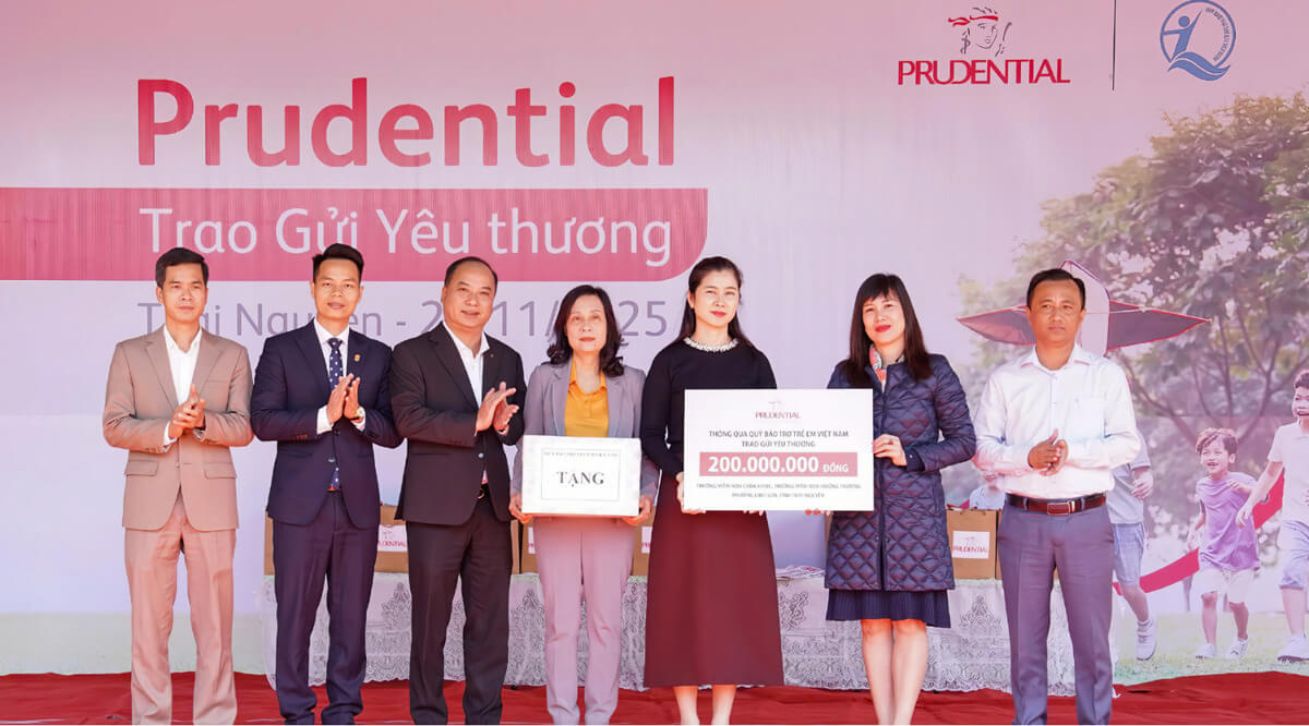prudential-ho-tro-nhung-gia-dinh-kho-khan-chiu-anh-huong-boi-bao-lu-tai-cac-tinh-thanh-mien-trung-va-mien-bac-1