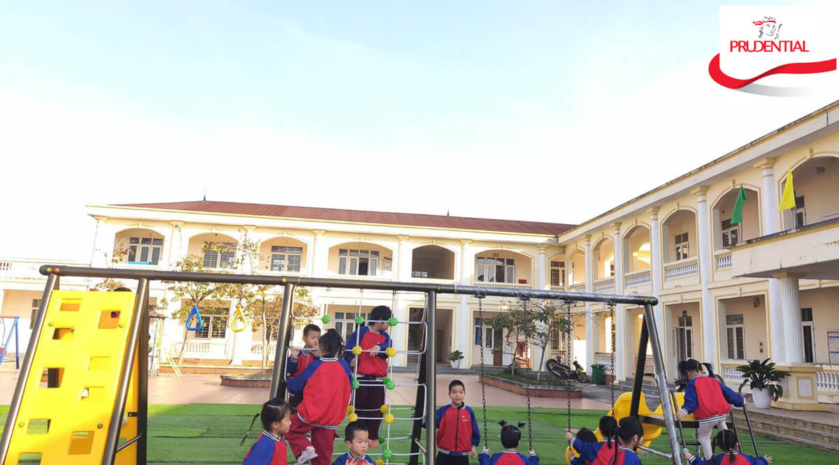 prudential-ho-tro-nhung-gia-dinh-kho-khan-chiu-anh-huong-boi-bao-lu-tai-cac-tinh-thanh-mien-trung-va-mien-bac-2