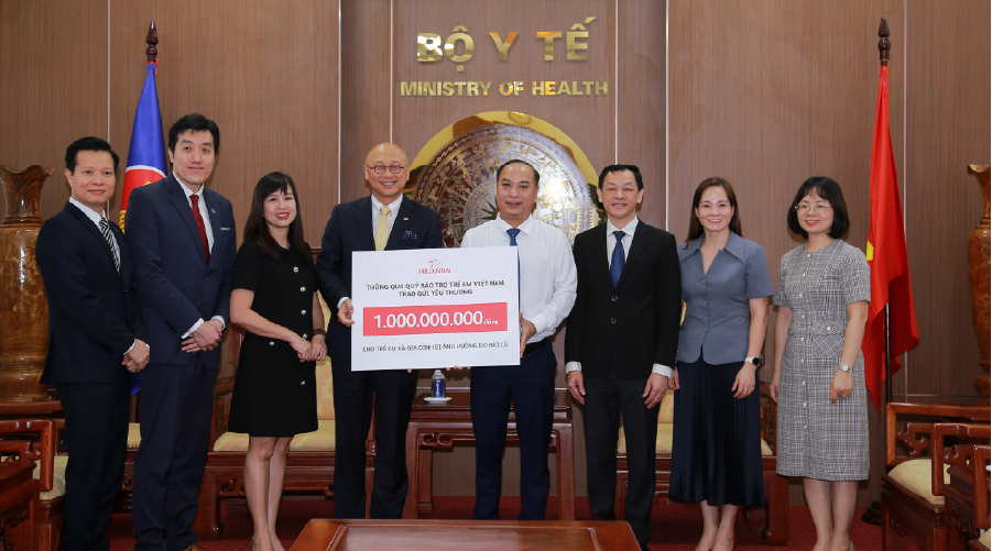 prudential-viet-nam-chung-tay-khac-phuc-hau-qua-sau-mua-lu-trao-gui-yeu-thuong-den-nguoi-dan-khu-vuc-bi-anh-huong-1