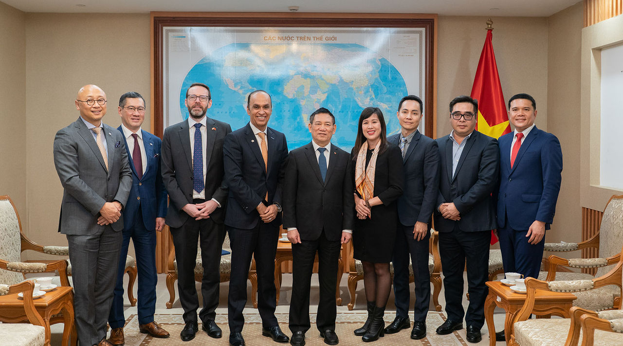 tong-giam-doc-tap-doan-prudential-tai-khang-dinh-cam-ket-dai-han-voi-viet-nam-trong-buoi-doi-thoai-cap-cao-2